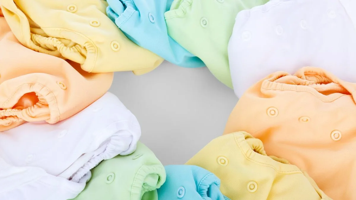 Fraldas de pano coloridas organizadas em círculo