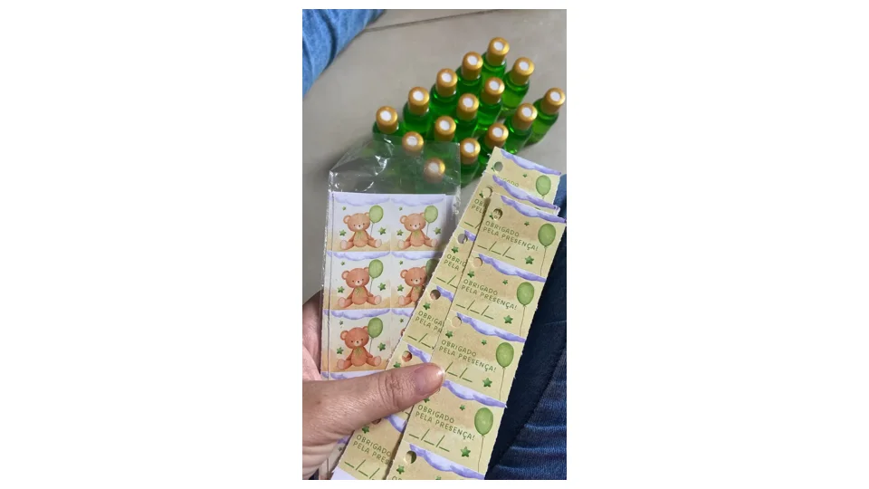 Lembrancinha de maternidade de aromatizador com varetas em frasco de 30 ml (foto 2)