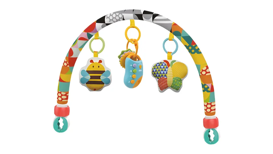 Móbile arco musical Maxi Baby colorido com abelha, controle musical e borboleta pendurados