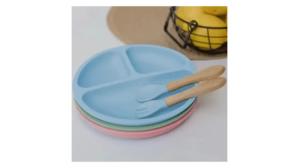 Prato infantil de silicone azul com três divisórias e ventosa (foto 2)