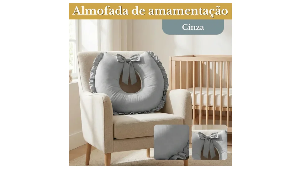 Almofada de amamentação ferradura cinza com laço, sobre uma poltrona