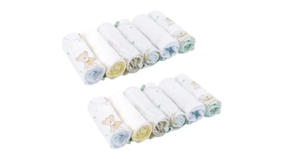 Kit com 12 paninhos de boca estampados Papi, dobrados em pilhas (foto 2)
